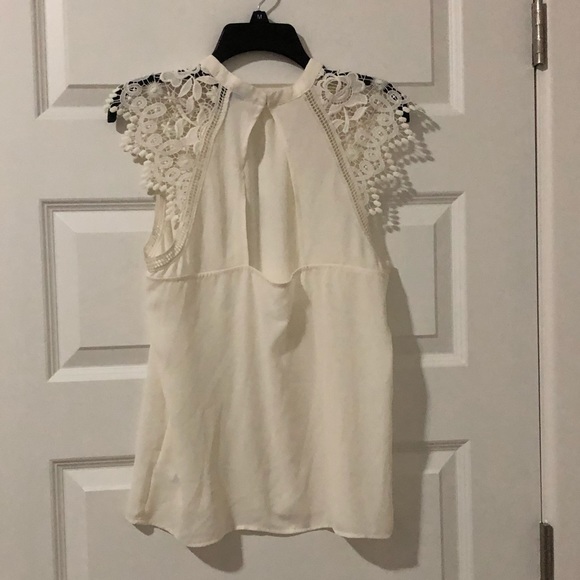 Express sleeveless blouse with lace details - Picture 4 of 7
